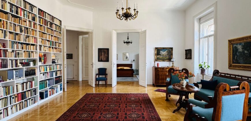 Luxury 5-Room Apartment Overlooking the Square