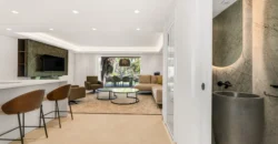Frontline Beach Townhouse · New Golden Mile, Estepona