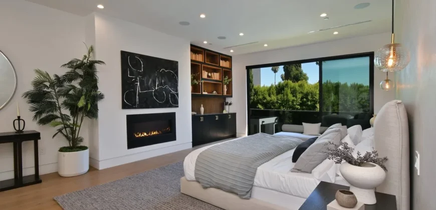 4544 Woodley Ave – Los Angeles