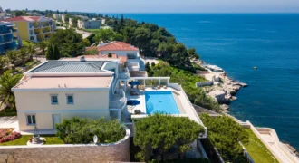 Seafront Luxury Villa With Infinity Pool And Stunning Adriatic Sea Views In Croatia – Umag