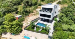 Modern Beachfront Villa With Direct Beach Access First Row To The Sea, Posedarju