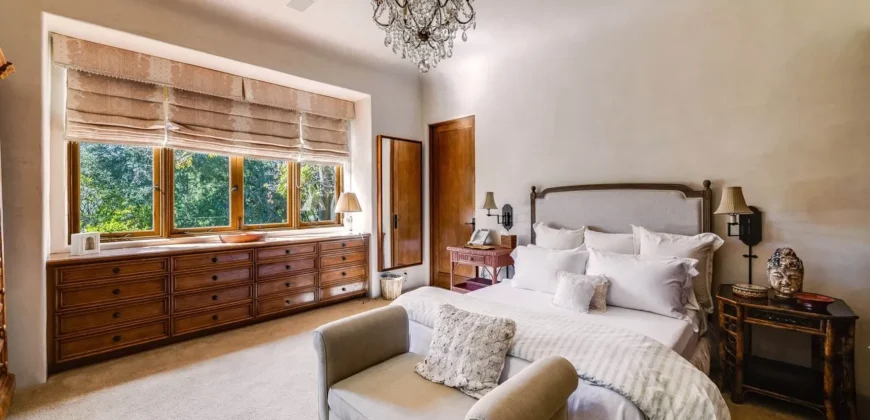 1550 Amalfi Dr – Los Angeles