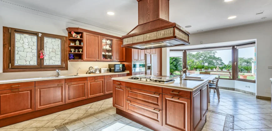 Astonishing Luxury Estate Nestled In A Secluded Oasis Of Tranquility, Close To La Mairena.