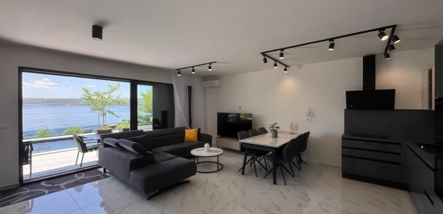 Modern Beachfront Villa With Direct Beach Access First Row To The Sea, Posedarju