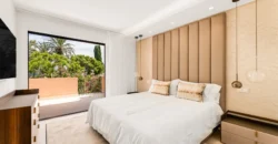 Frontline Beach Townhouse · New Golden Mile, Estepona