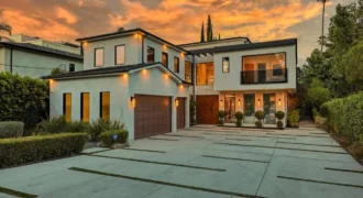 4544 Woodley Ave – Los Angeles