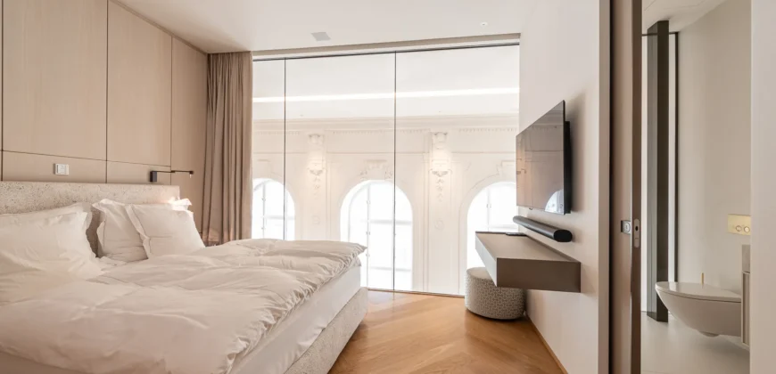 Grand Etage In Inner City Palais – Vienna