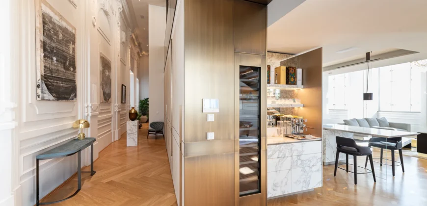 Grand Etage In Inner City Palais – Vienna