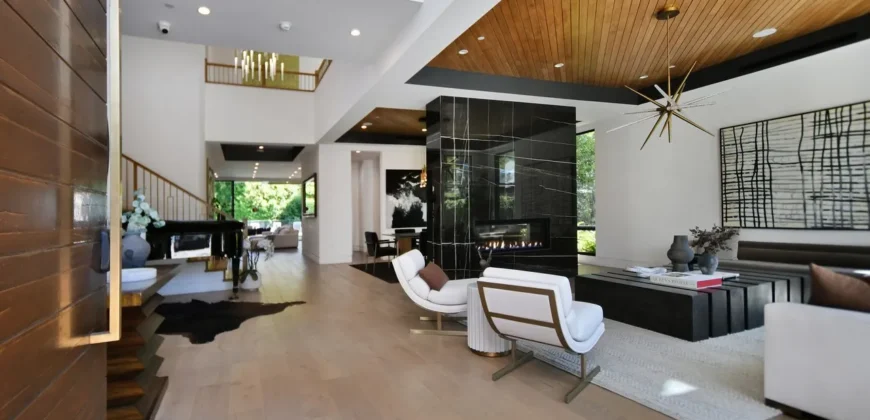 4544 Woodley Ave – Los Angeles