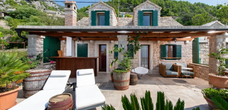 Authentic Stone Estate With Panoramic Sea Views In Brač – Exceptional Investment Or Private Retreat