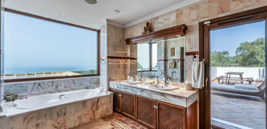 Astonishing Luxury Estate Nestled In A Secluded Oasis Of Tranquility, Close To La Mairena.