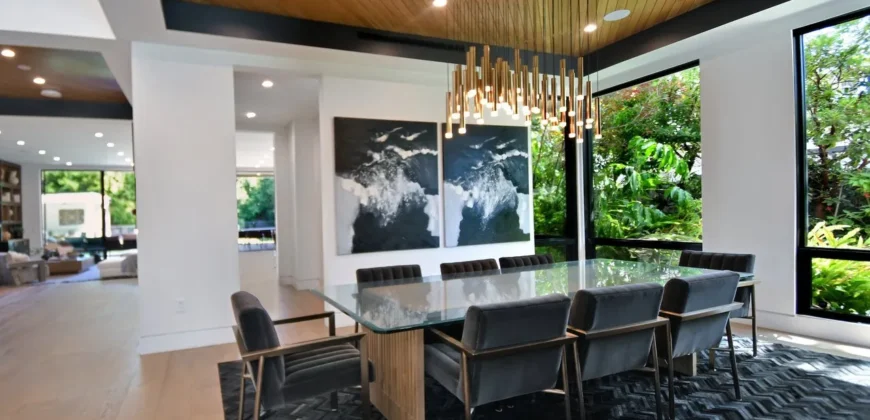 4544 Woodley Ave – Los Angeles