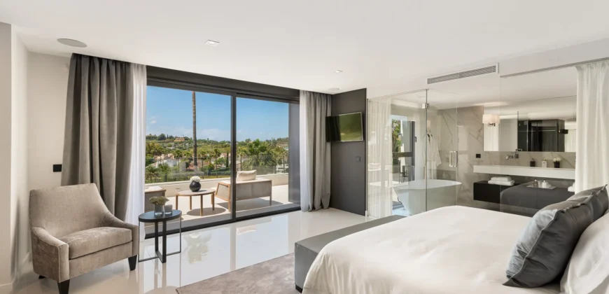 Exceptional Luxury Villa Front Line To The Prestigious Los Naranjos Golf.