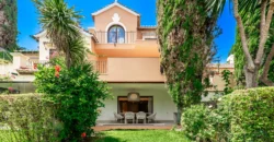 Frontline Beach Townhouse · New Golden Mile, Estepona