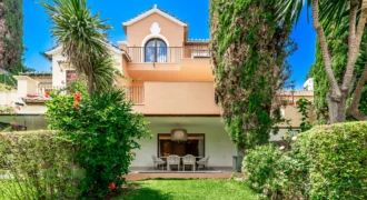 Frontline Beach Townhouse · New Golden Mile, Estepona