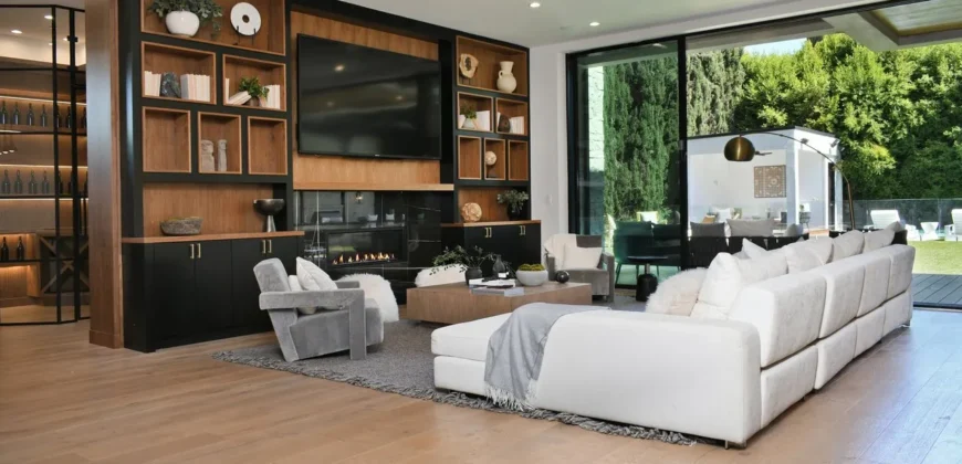 182 North Carmelina Avenue – Los Angeles