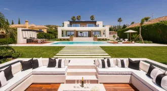 Exceptional Luxury Villa Front Line To The Prestigious Los Naranjos Golf.