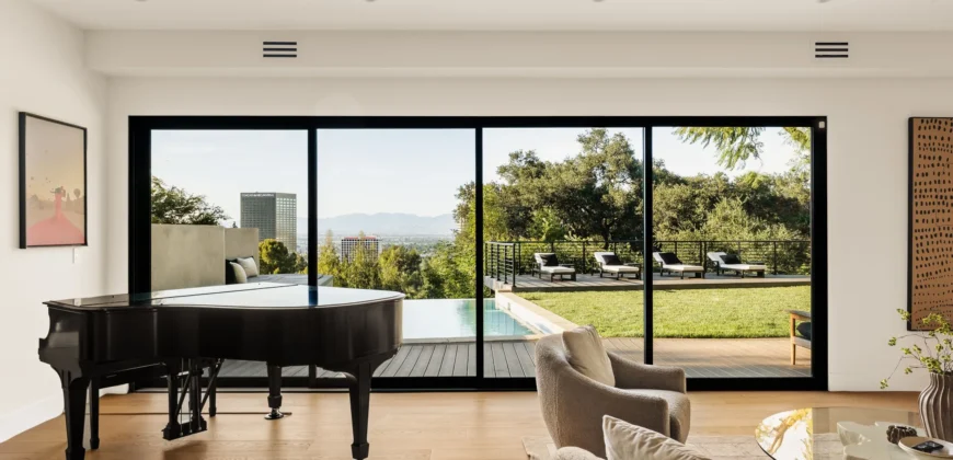 3208 Oakley Drive – Los Angeles